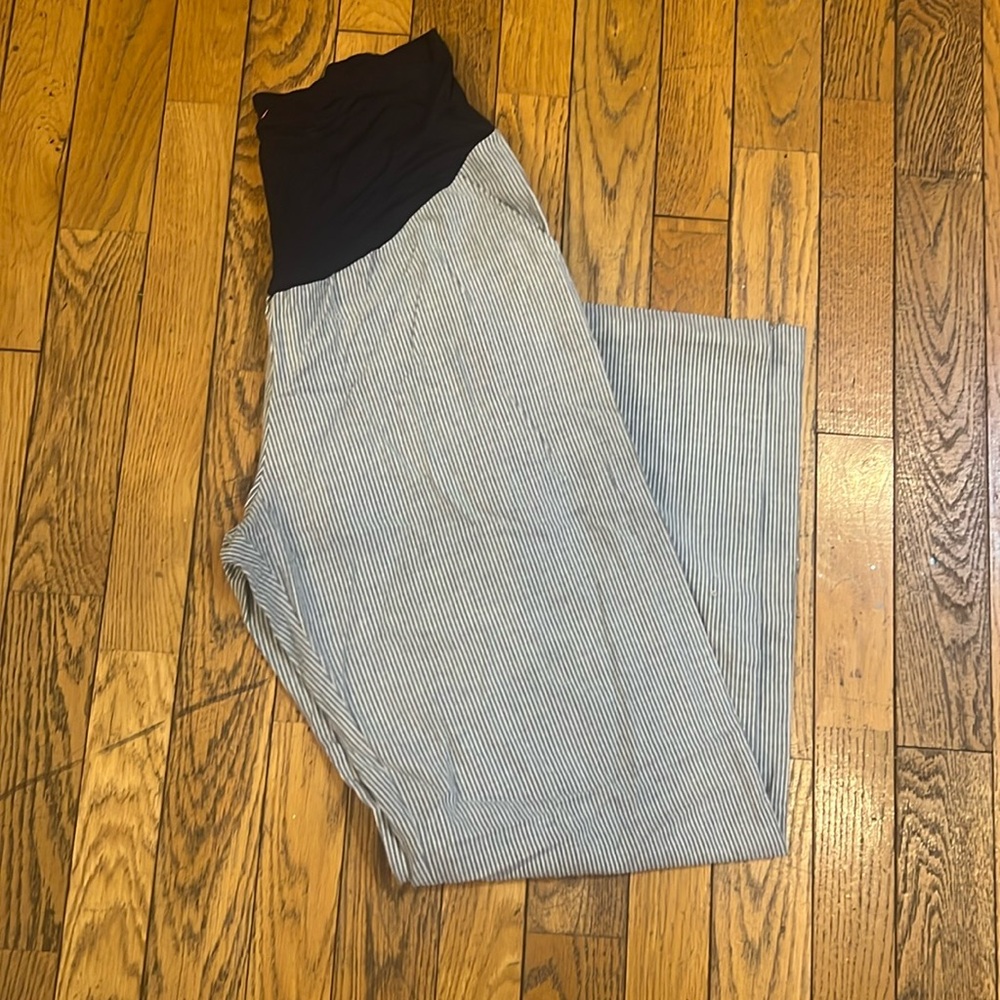 Maternal seer sucker pants size XL